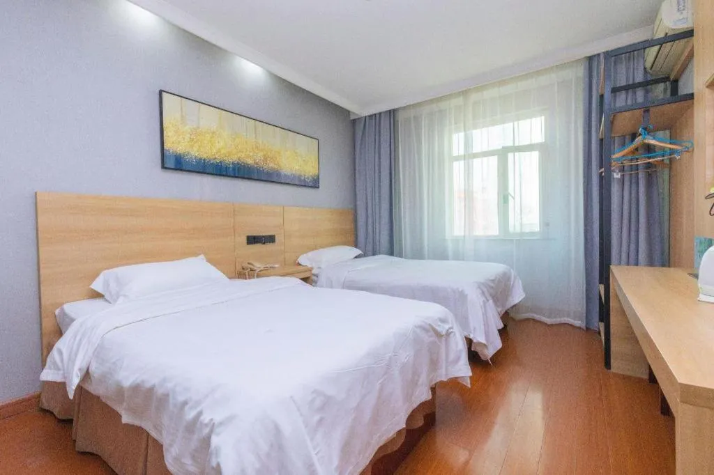 Bed in GreenTree Inn Chongqing Longhu Times Tianjie Xietaizi Metro Station