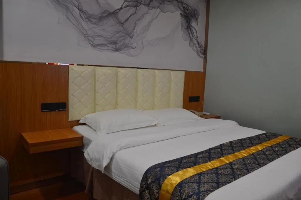 Bed in GreenTree Inn Chongqing Longhu Times Tianjie Xietaizi Metro Station