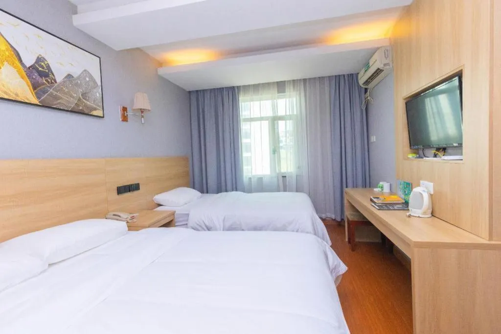 Bed in GreenTree Inn Chongqing Longhu Times Tianjie Xietaizi Metro Station