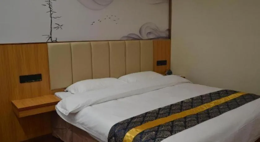 Bed in GreenTree Inn Chongqing Longhu Times Tianjie Xietaizi Metro Station