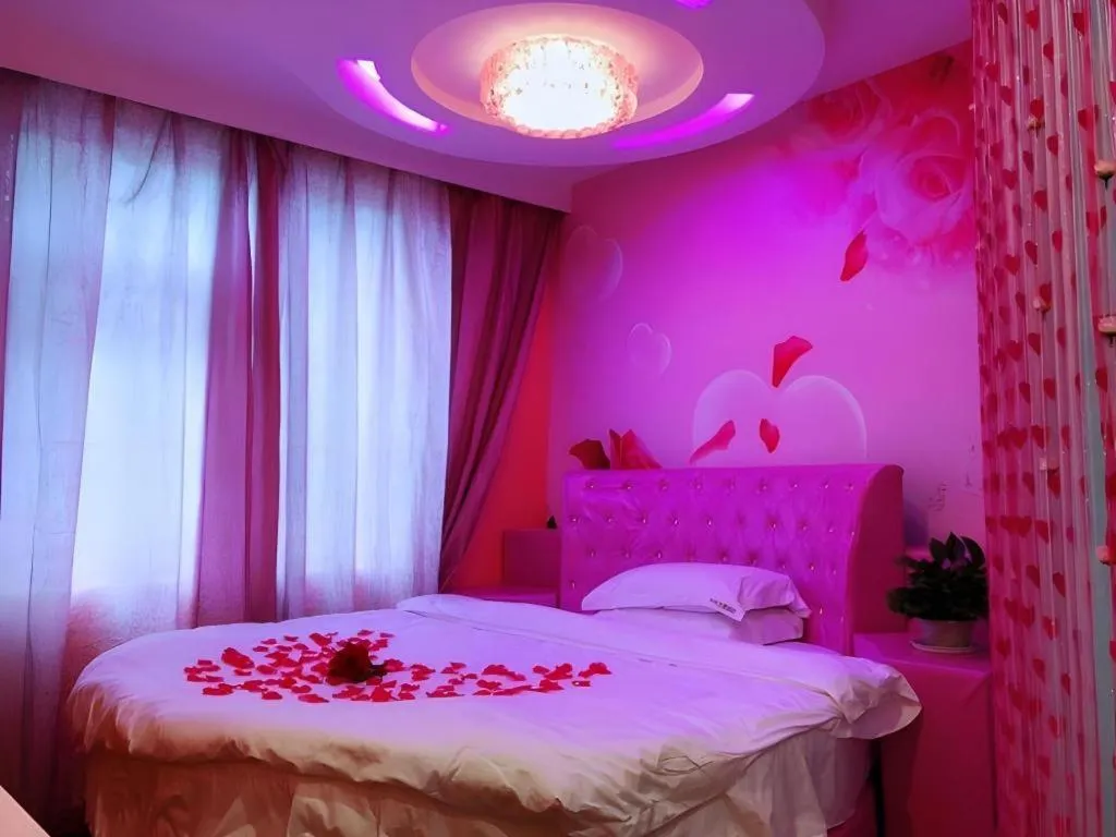 Bed in Shell Ganzhou Central Theme Hotel