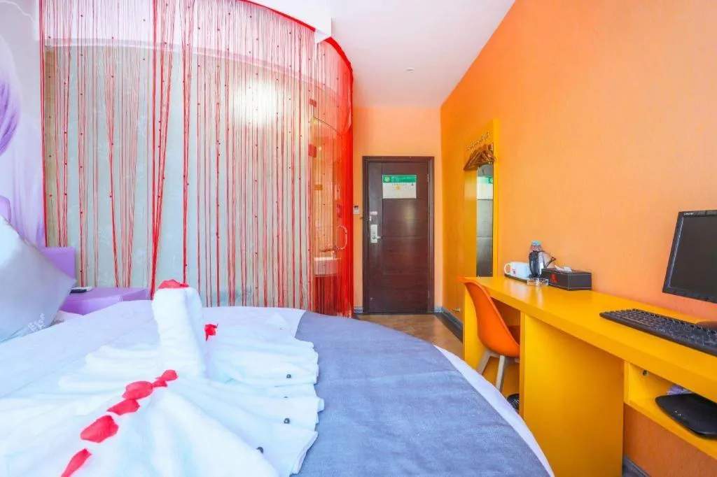 Bed in Shell Ganzhou Central Theme Hotel