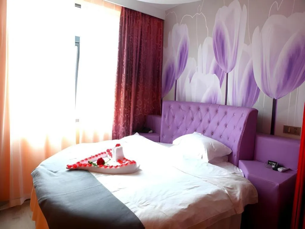 Bed in Shell Ganzhou Central Theme Hotel