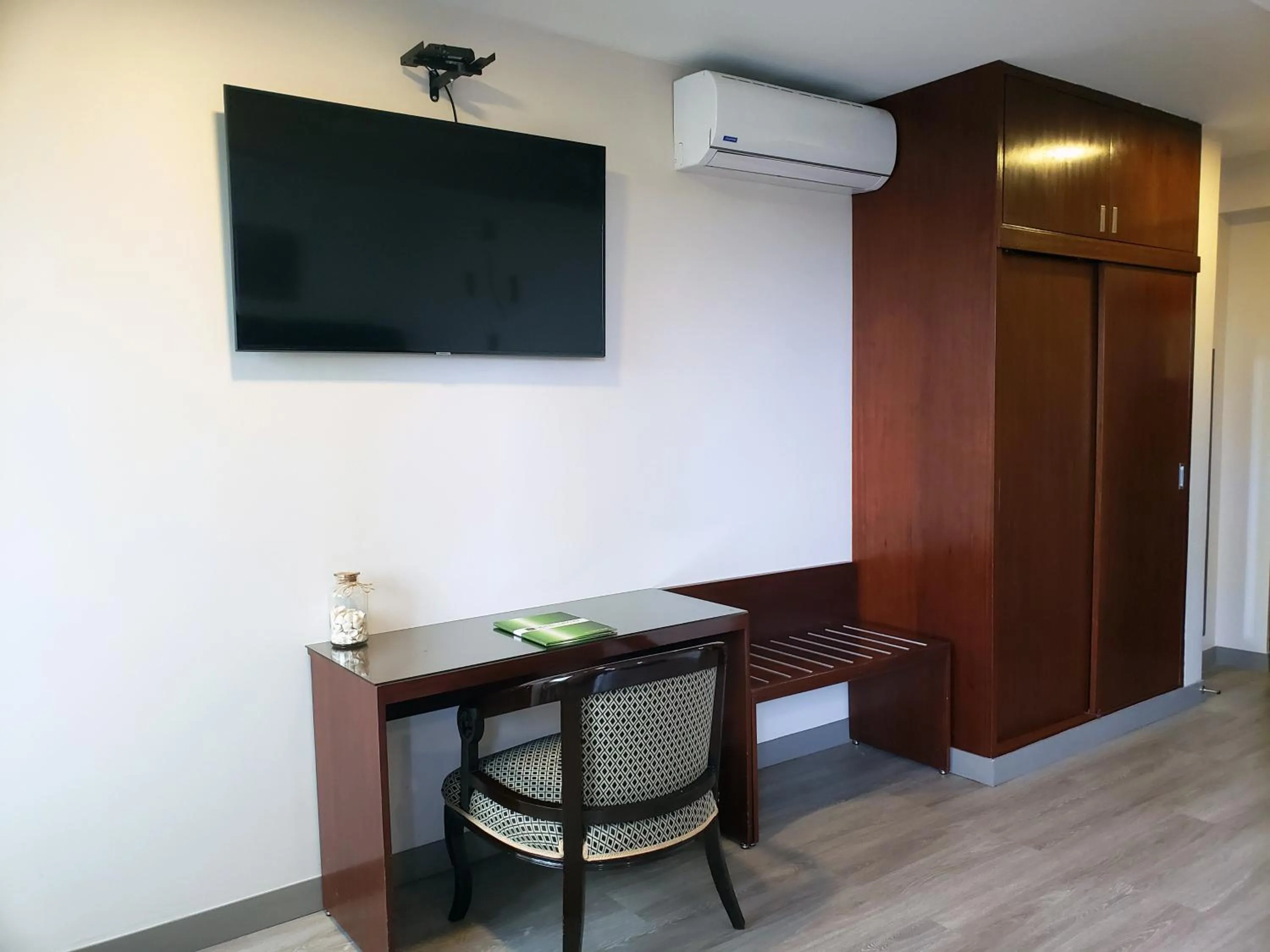 TV and multimedia in Hotel Lexus