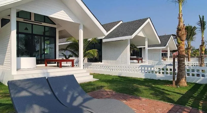 Rattana Pura Beach Resort