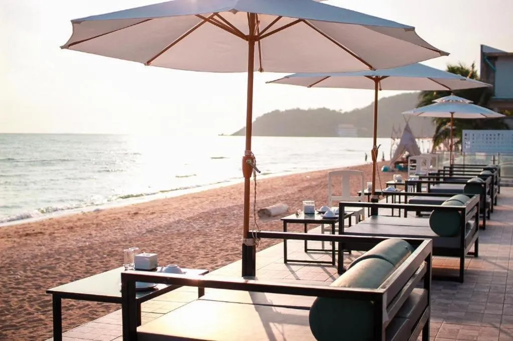 Rattana Pura Beach Resort