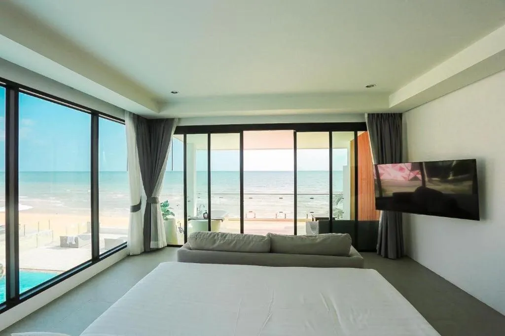 Bed in Rattana Pura Beach Resort