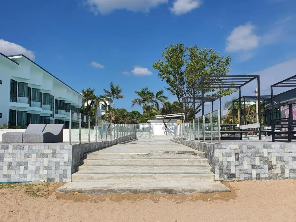 Rattana Pura Beach Resort