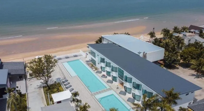 Rattana Pura Beach Resort