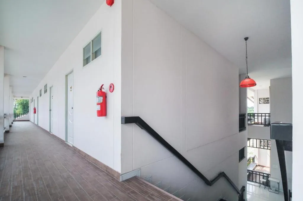 Super OYO 662 Malee Bunga Hotel