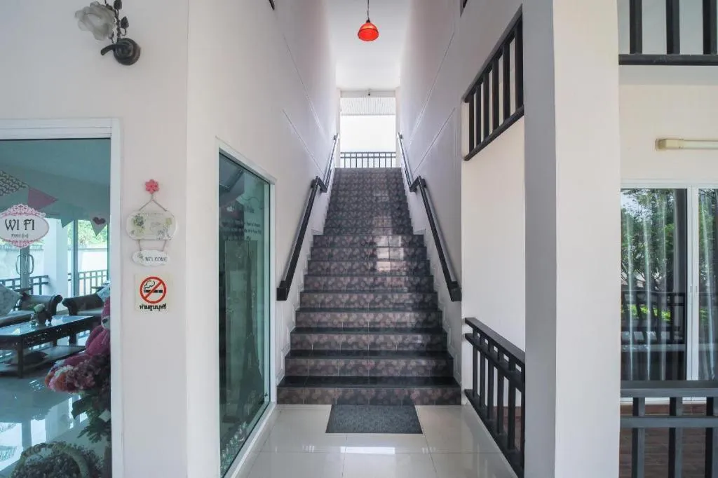 Super OYO 662 Malee Bunga Hotel