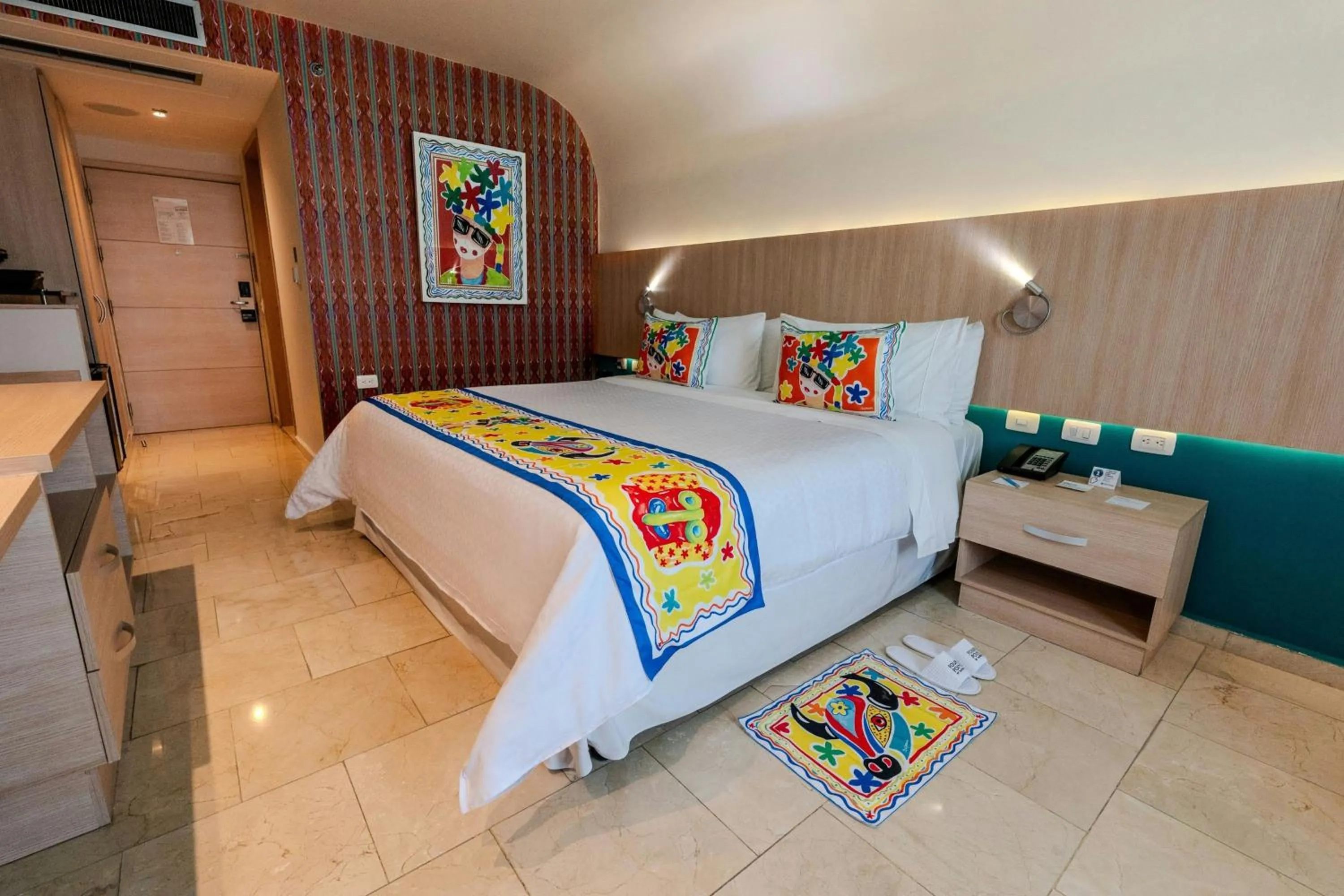 Photo of the whole room, Bed in Four Points by Sheraton Barranquilla