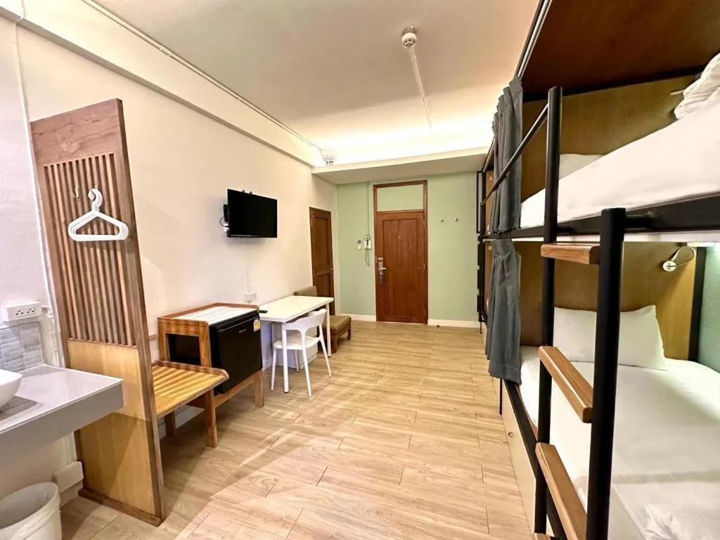 Bed in Need a Nap Hostel Phrae