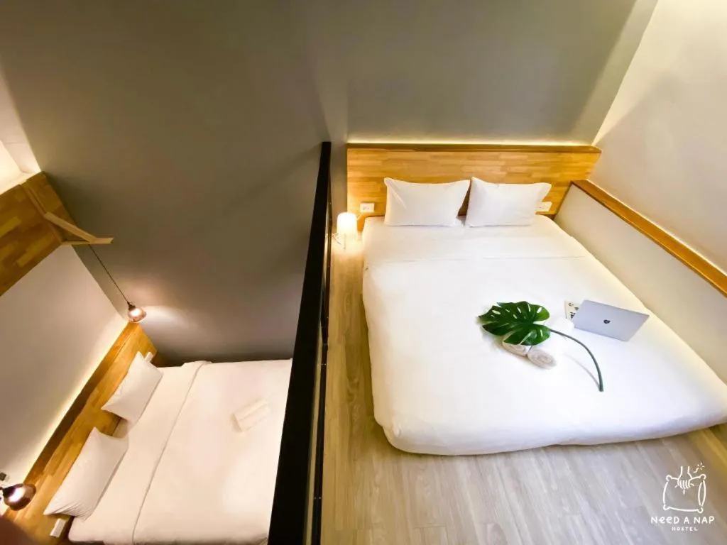 Bed in Need a Nap Hostel Phrae