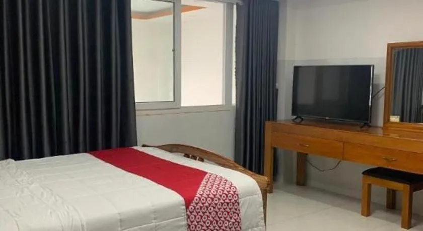 Bed in OYO 1028 Flower House Apartment