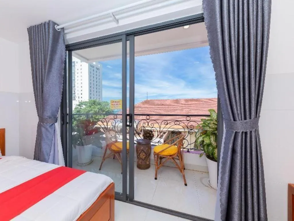 Bed in OYO 1028 Flower House Apartment