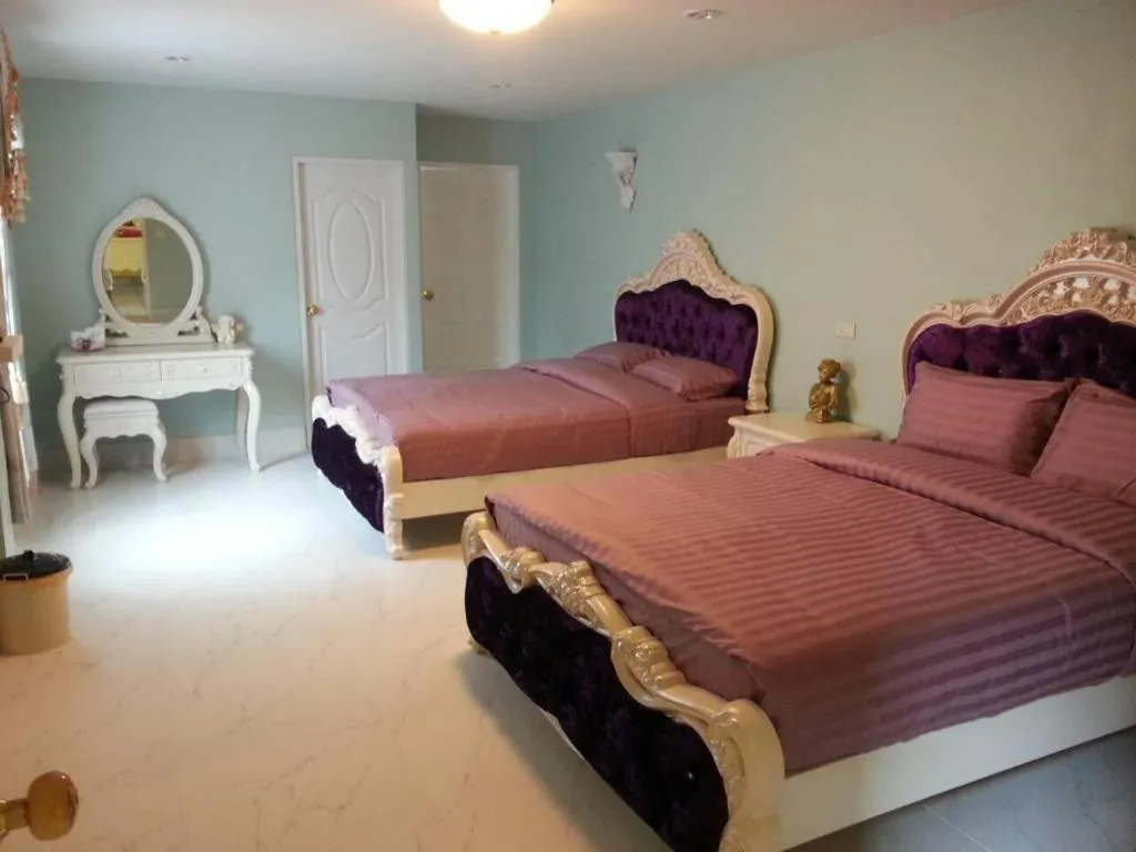 Bed in Chateau de Sangkhlaburi