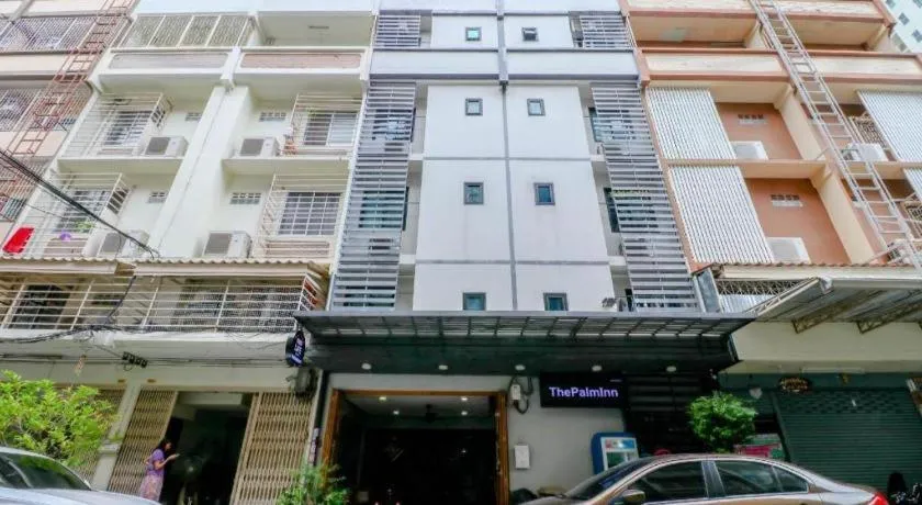 OYO 935 The Palm Apartment