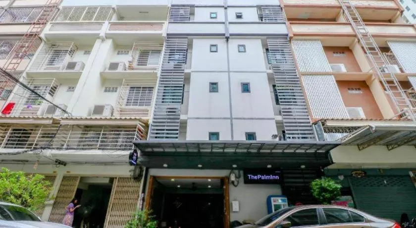 OYO 935 The Palm Apartment