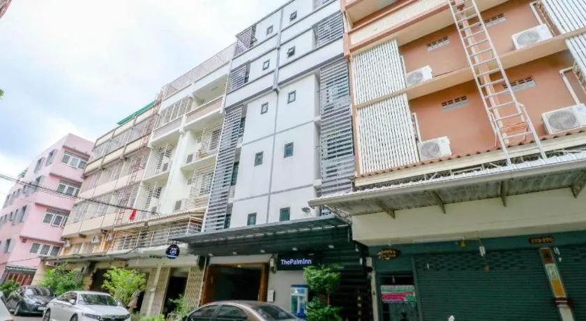 OYO 935 The Palm Apartment