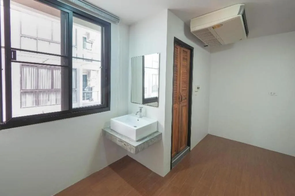 OYO 935 The Palm Apartment