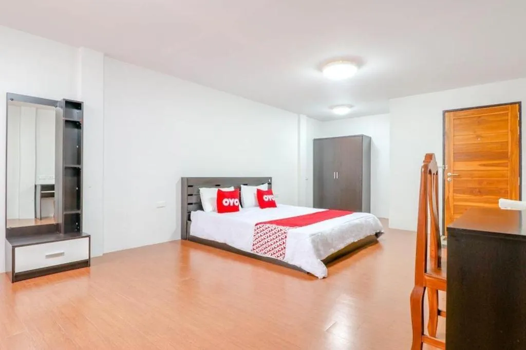 Bed in OYO 935 The Palm Apartment