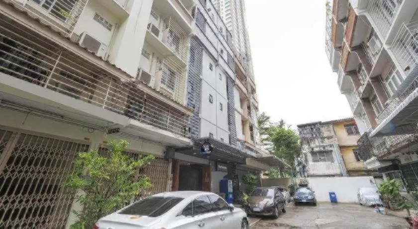 OYO 935 The Palm Apartment