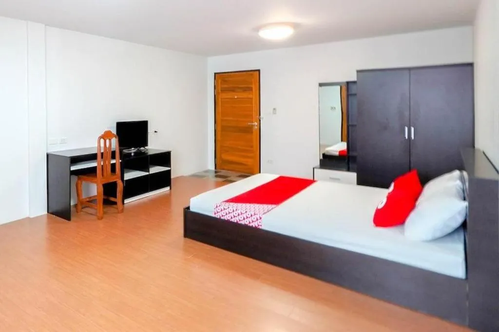 Bed in OYO 935 The Palm Apartment