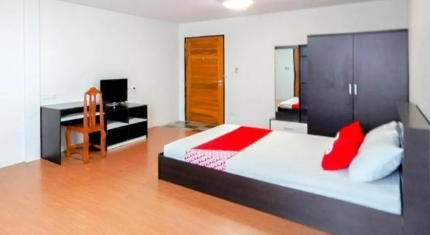 Bed in OYO 935 The Palm Apartment