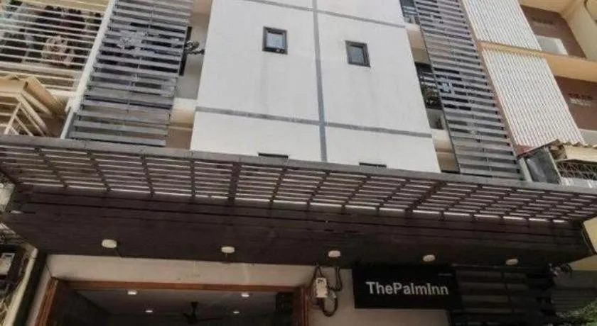 OYO 935 The Palm Apartment