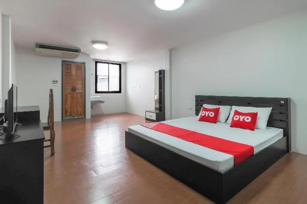 Bed in OYO 935 The Palm Apartment