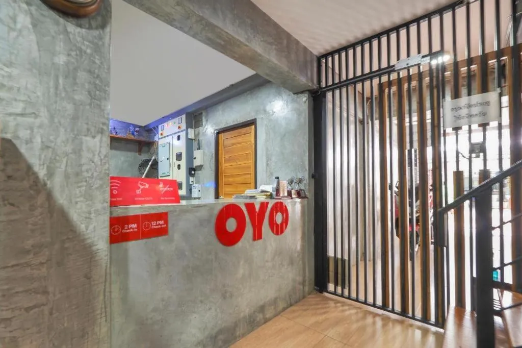 OYO 935 The Palm Apartment