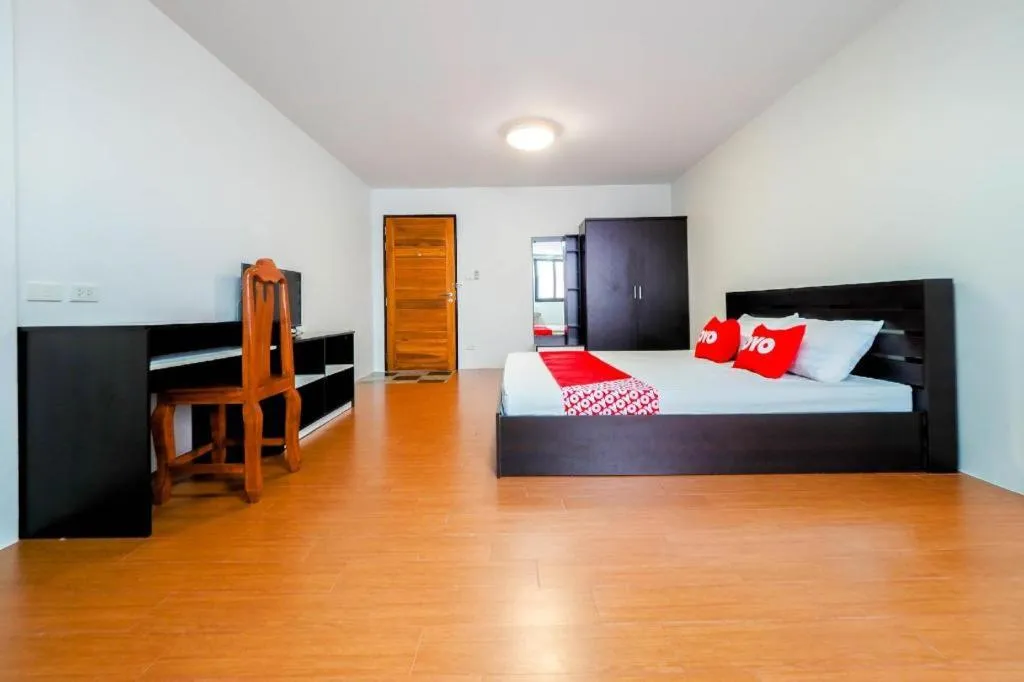 Bed in OYO 935 The Palm Apartment