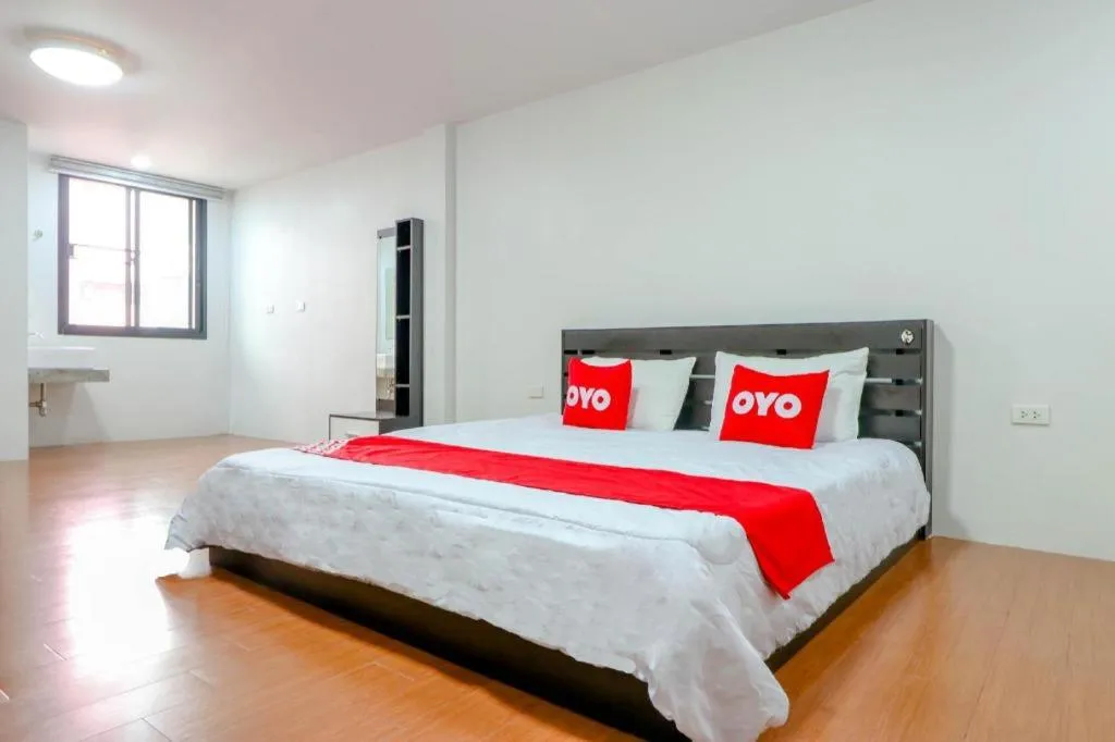 Bed in OYO 935 The Palm Apartment