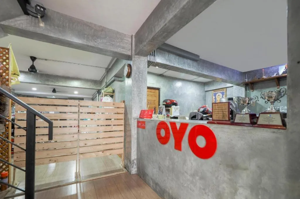 OYO 935 The Palm Apartment