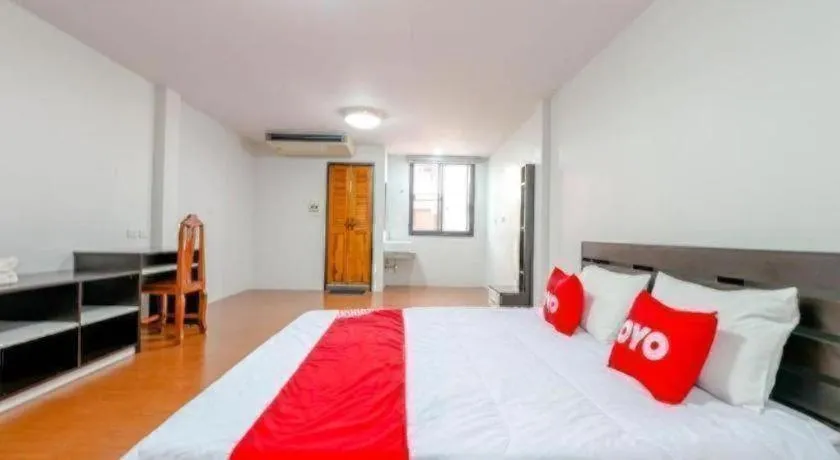 Bed in OYO 935 The Palm Apartment