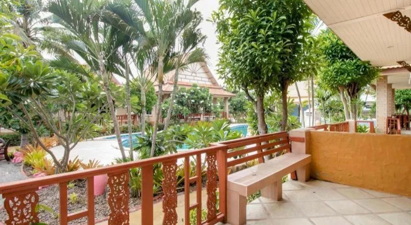 CAPITAL O961 Baan Dow Chompoo Resort