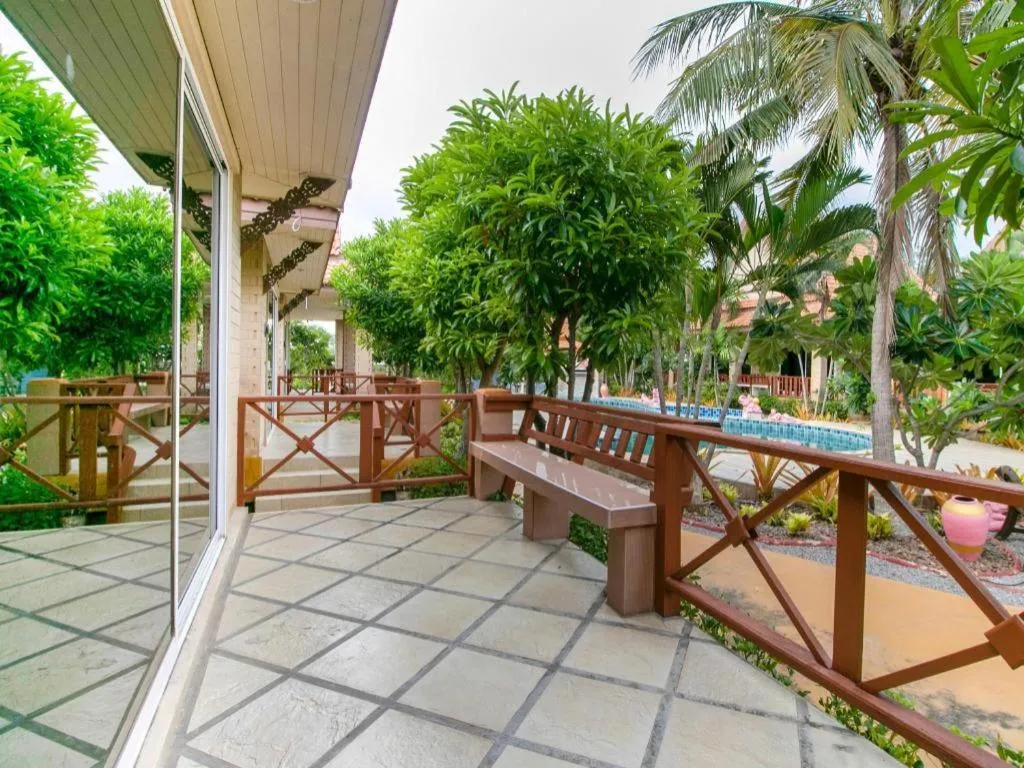 CAPITAL O961 Baan Dow Chompoo Resort