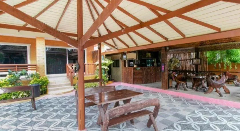 CAPITAL O961 Baan Dow Chompoo Resort