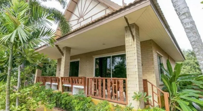 CAPITAL O961 Baan Dow Chompoo Resort