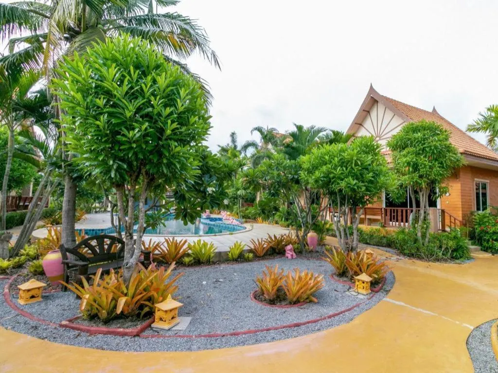 CAPITAL O961 Baan Dow Chompoo Resort