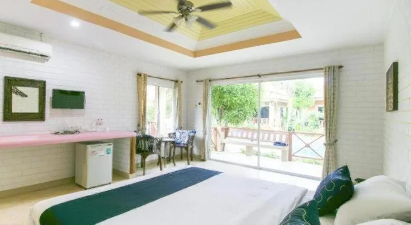 Bed in CAPITAL O961 Baan Dow Chompoo Resort