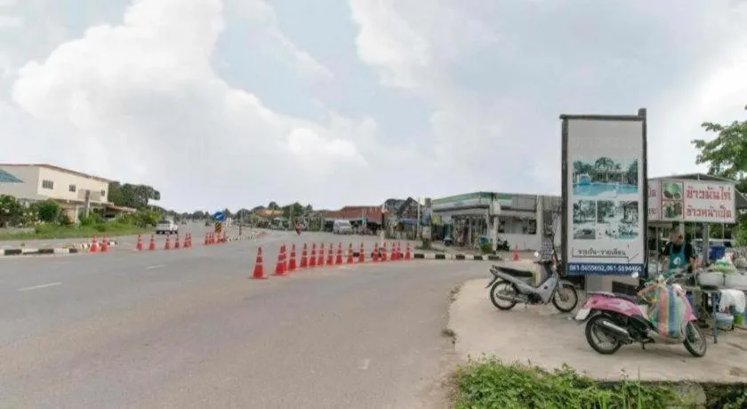 CAPITAL O961 Baan Dow Chompoo Resort