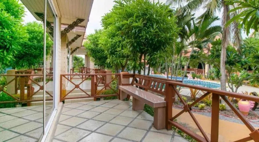 CAPITAL O961 Baan Dow Chompoo Resort