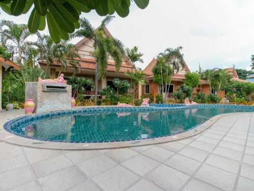 CAPITAL O961 Baan Dow Chompoo Resort