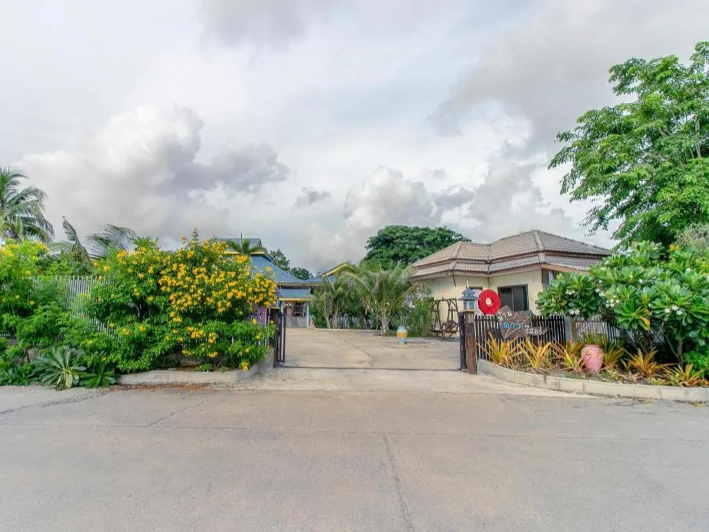 CAPITAL O961 Baan Dow Chompoo Resort