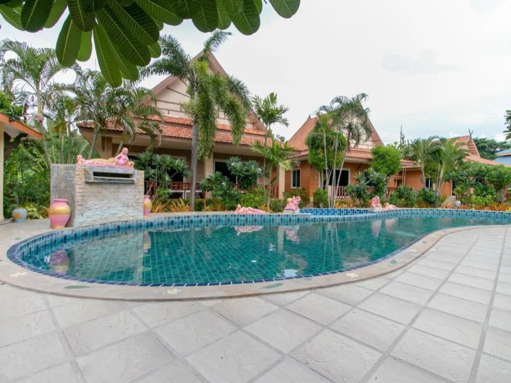 CAPITAL O961 Baan Dow Chompoo Resort