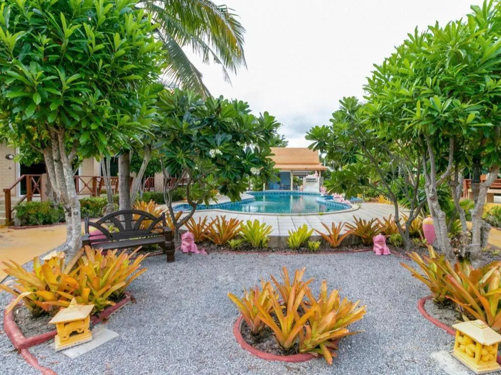 CAPITAL O961 Baan Dow Chompoo Resort