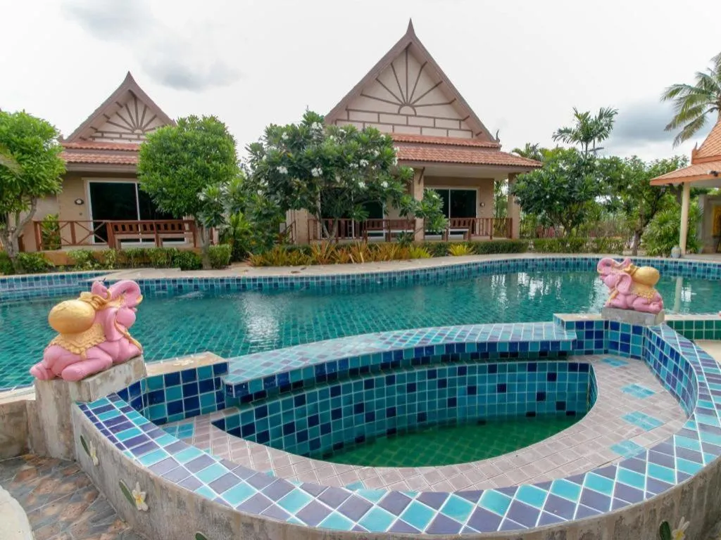 CAPITAL O961 Baan Dow Chompoo Resort