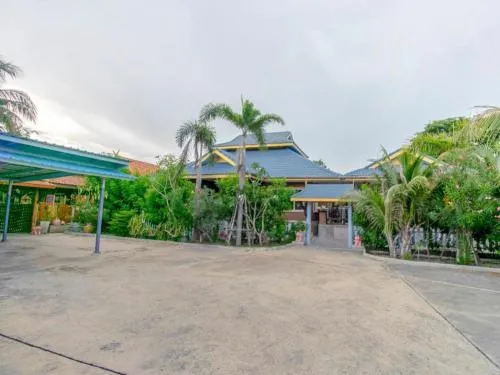 CAPITAL O961 Baan Dow Chompoo Resort